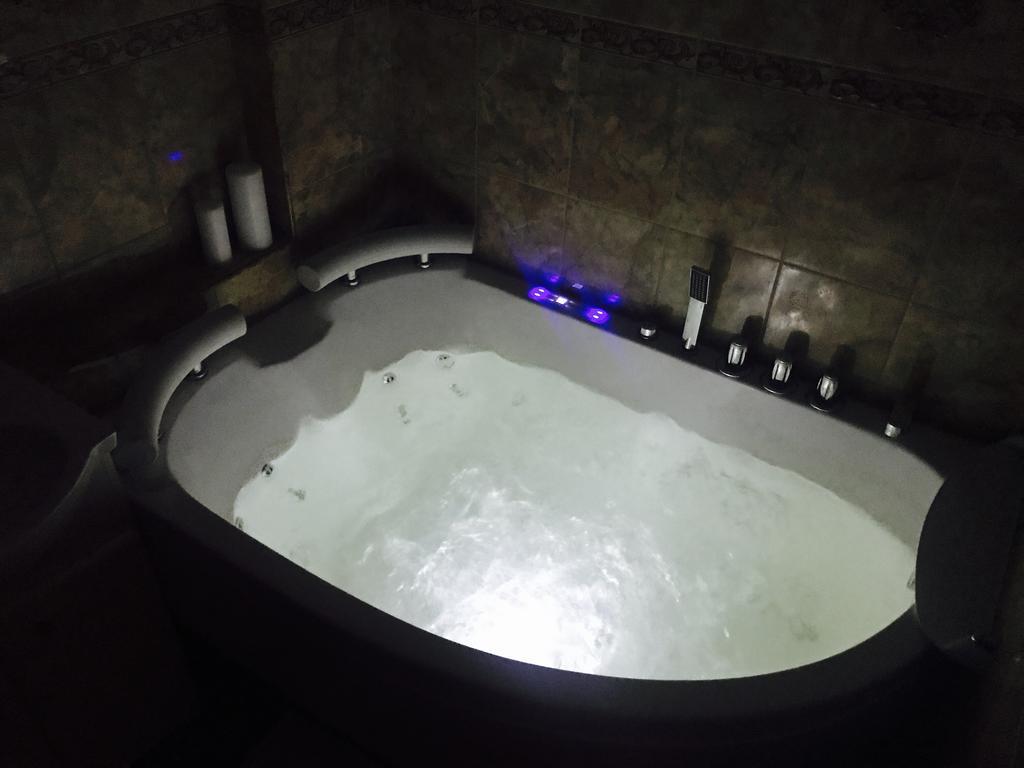Trumpalaike Buto Nuoma Rokiskyje Su Jacuzzi ロキシュキス エクステリア 写真